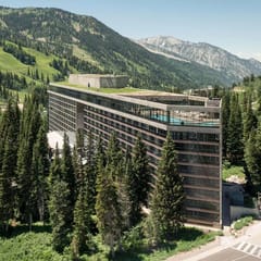 Stunning Snowbird Cliff Club