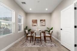Stunning Lawrence - Phoenix - Image 5