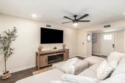 Stunning Whitman - Hunter Mesa - Image 3