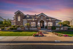 Stunning Mallory - Mesa - Image 5