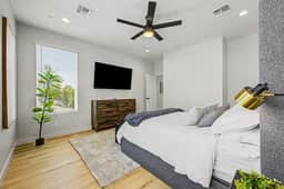 Stunning Clarendon - Phoenix - Image 3