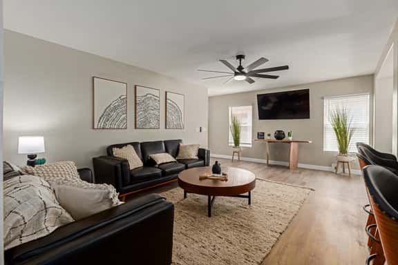 Stunning Willow - El Mirage - Image 1