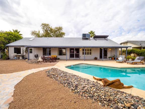 Stunning Royale - Glendale - Image 2