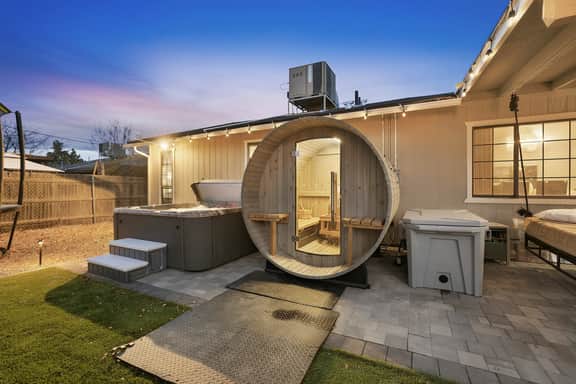 Stunning Taylor - Prescott Valley - Image 2