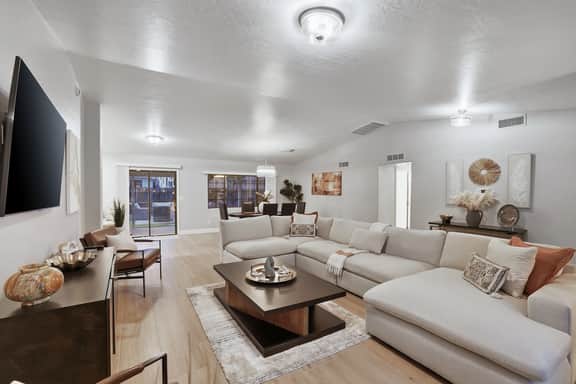 Stunning Taylor - Prescott Valley - Image 4