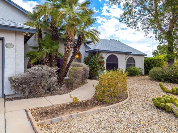 Stunning Royale - Glendale - Image 1
