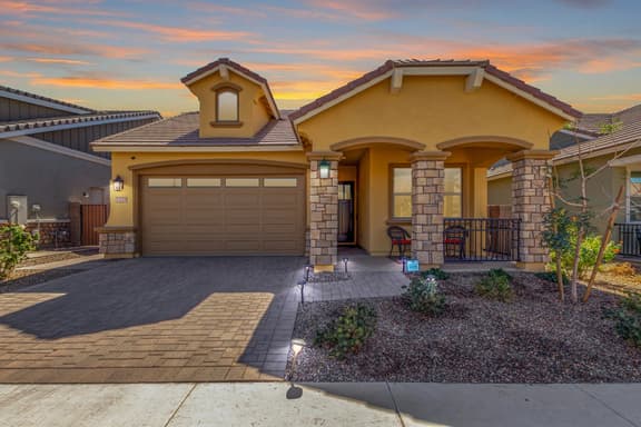 Stunning Queen Creek - Image 1